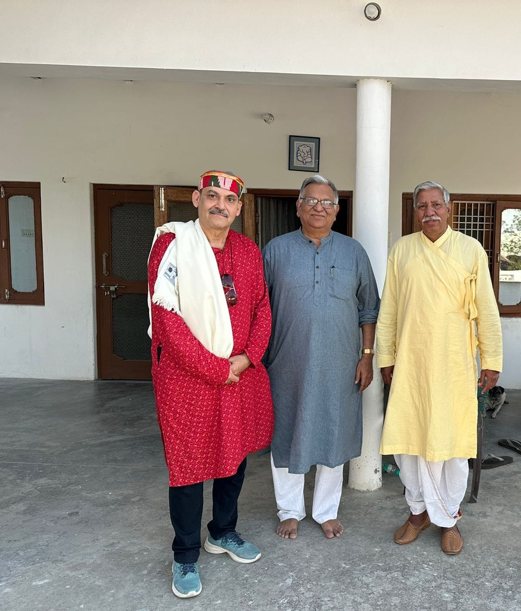 Was in a Holi function along with the VC, BHU पद्मश्री Prof Sudhir Jain and Lt. Gen Vishwambhar Singh. 
Prof  Jain also remained the Prof in IIT Kanpur and the Director, IIT Gandhinagar. Lt. Gen Singh, PVSM, VSM represented India in 2 Asian Games @paniitindia @IITRAAOfficial