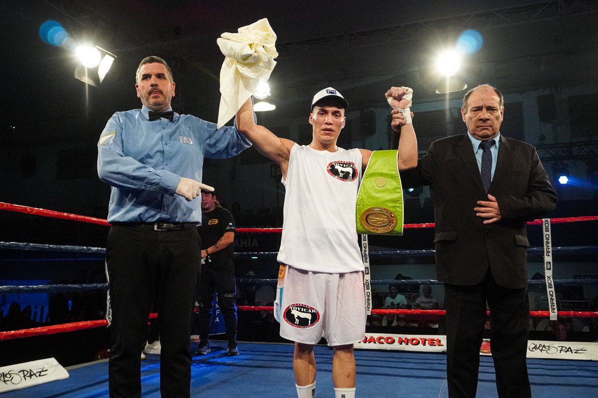 aranoboxok's tweet photo. 🥊 SEGURA vs LEAL 🥊
🔥 Maximiliano “el Profe” SEGURA EMP10 (D) con Juan Hernán LEAL reteniendo el Título Sudamericano Superligero
#Boxeo #Boxing #AranoBox #FAB #TNTSports #CombateSpace #Junín #BuenosAires https://t.co/qQ9As9BeN2