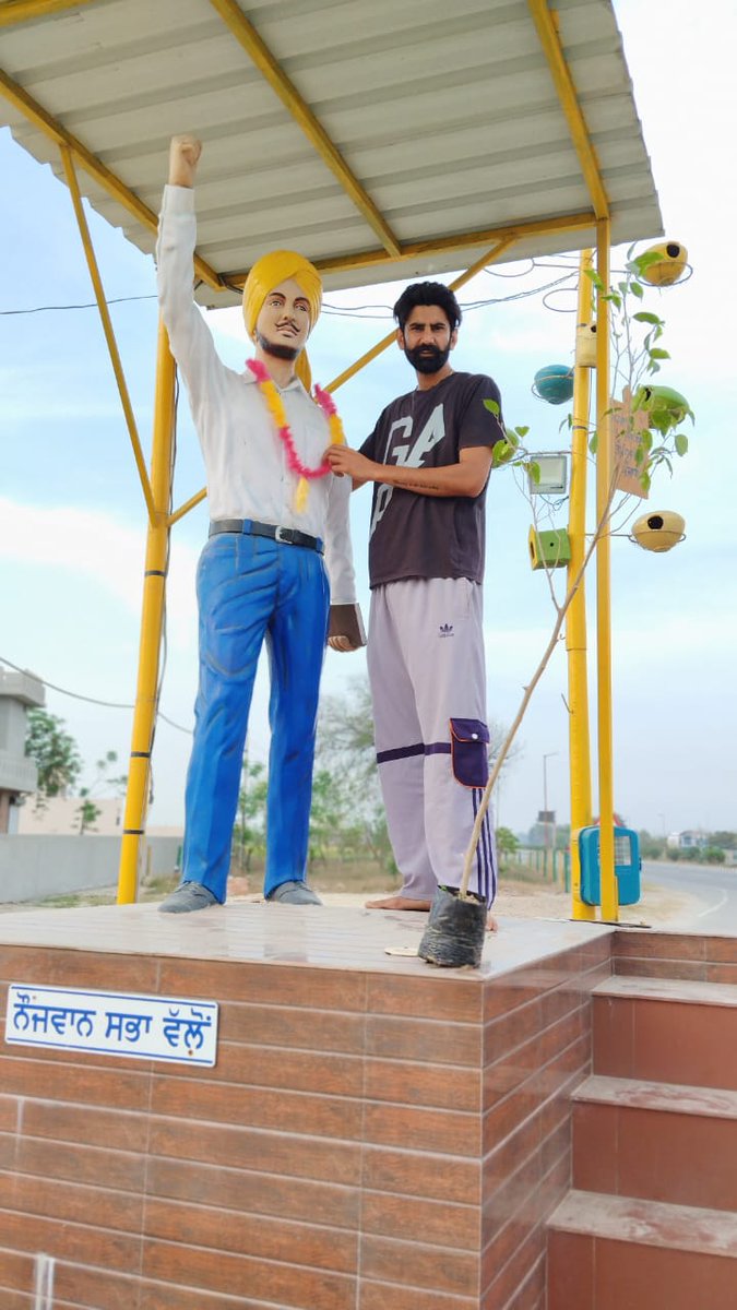 ਕੱਲ ਪਿੰਡ ਜੰਡਵਾਲਾ ਬੀੜ ਸੋਸਾਇਟੀ ਦੇ ਯੋਧਿਆਂ ਵਲੋਂ ਸ਼ਹੀਦ ਭਗਤ ਸਿੰਘ, ਰਾਜਗੁਰੂ, ਸੁਖਦੇਵ ਜੀ ਦੇ ਸ਼ਹੀਦੀ ਦਿਹਾੜੇ ਮੌਕੇ ਤੇ ਬੂਟੇ ਲਗਾ ਕੇ ਨਿਮਰ ਸ਼ਰਧਾਂਜਲੀ ਦਿੱਤੀ ਗਈ। 
ਪ੍ਰਣਾਮ ਸ਼ਹੀਦਾਂ ਨੂੰ🙏
#InquilabZindabad