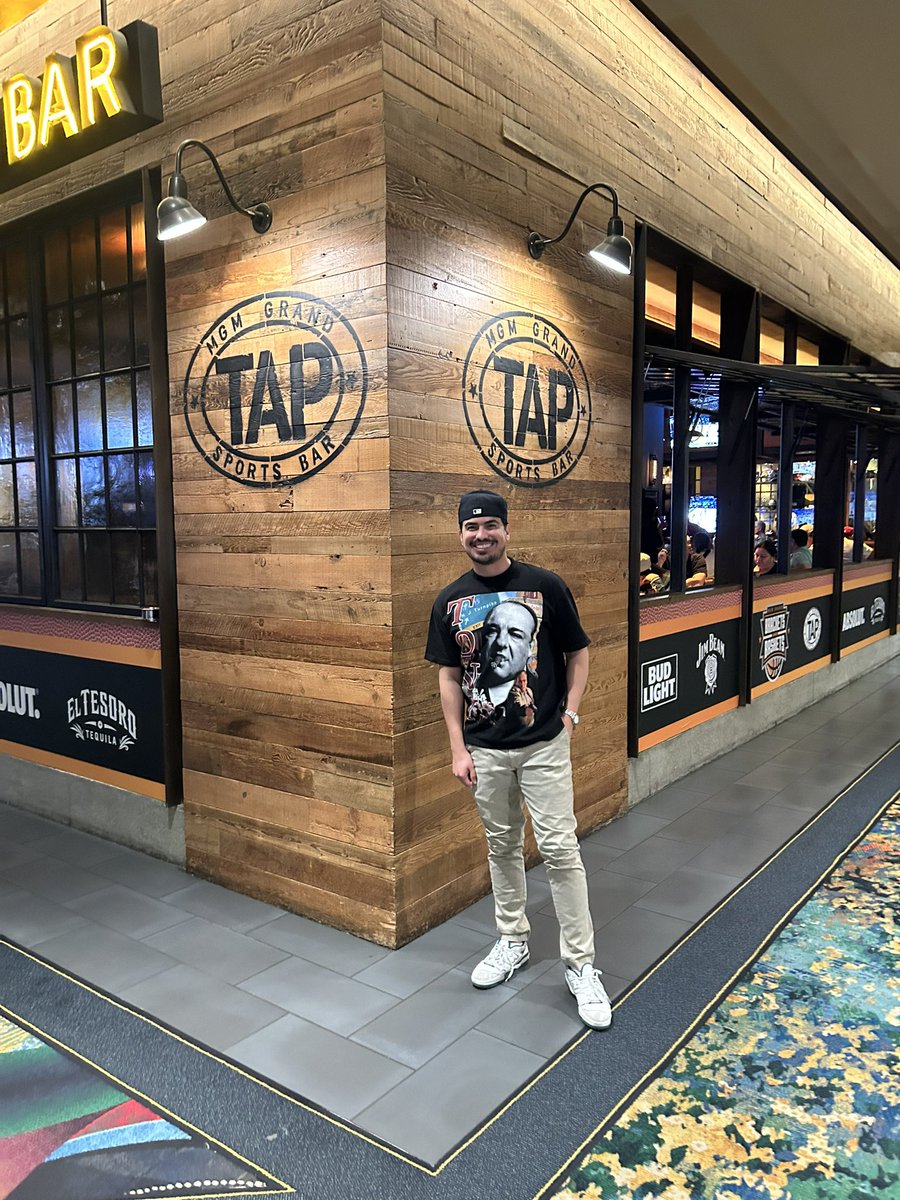 Adridista_'s tweet photo. Had to go see history https://t.co/lCcDoY6BmW