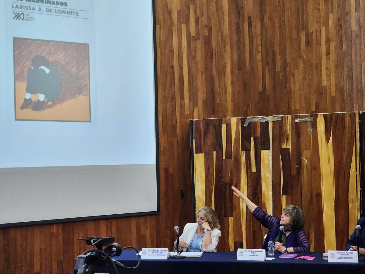 ginazabludovsky's tweet photo. En la presentación de mi #libro  #Sociology in #Mexico en @FES_ACATLAN #UNAM apuntando hacia la importancia del #texto "Cómo sobreviven los #marginados"  de Larissa Adler Lomnitz #history #Anthropology #pobreza #Familia #Solidaridad https://t.co/vH6yqUt2Au