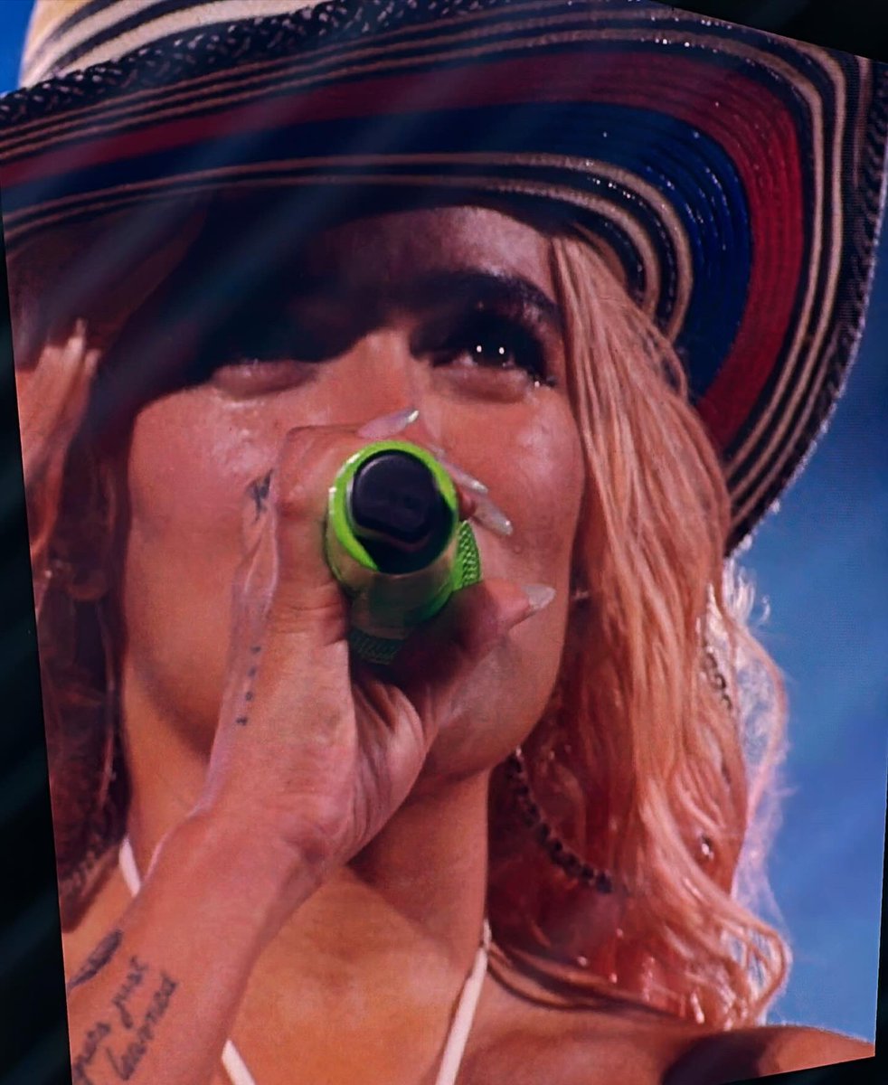 oscarcallest's tweet photo. Es ahora de aceptar que Karol G es nuestra Taylor Swift 🇻🇪❤️‍🔥 https://t.co/AYyIzjbjue