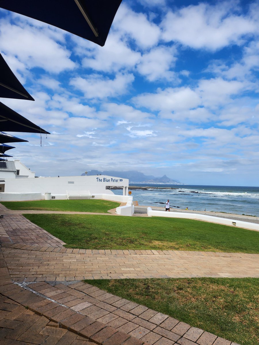 TeamDrickie's tweet photo. The Blue Peter - 👌 🌊⛵️ Health breakfast with sea and Table Mountain view in our neighborhood 🍽☕️🍏🍓🍇🍯 #seasidebreakfast #tablemountainview #capetownliving #bloubergstranders https://t.co/JHSSN5S9n6