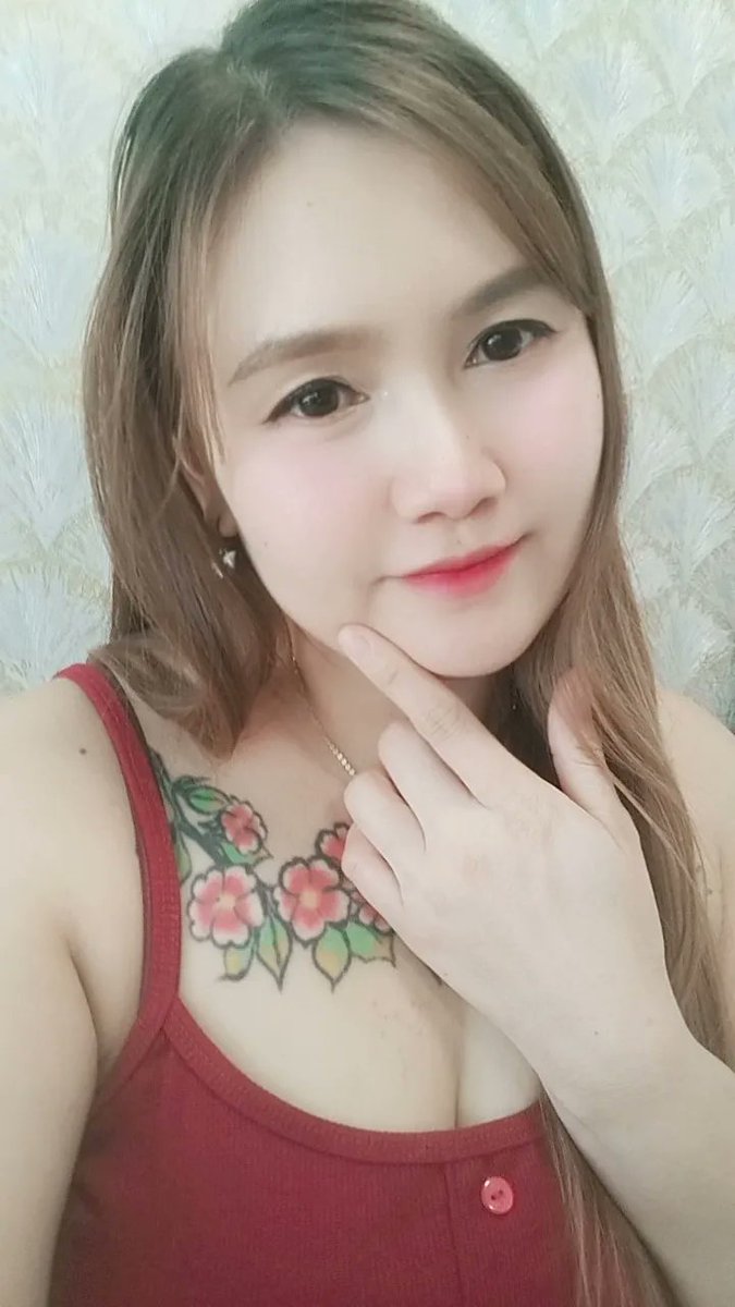 Tthipzy's tweet photo. เป็นได้แค่ทางผ่าน🚗🚗
เพราะที่บ้านติดถนน🏠🏡
#🥀💐🌹 https://t.co/czd0wW888H