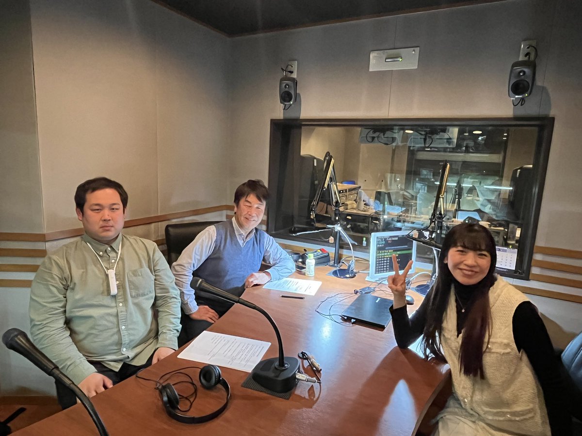 RoomTuning's tweet photo. ラストの「微笑みは涙をこえる」
泣いてまうやろーーー😭😭😭
という名曲でしたね。
コーラスはShionのみなさん。

来週はいよいよ最終回‼️
語り尽くせないShionの魅力、三宅さん&amp;北畠さんの思いを語っていただきます😄どうぞお楽しみに♪

#TuningRoom #αstation #オオサカシオン #OsakaShion #吹奏楽 https://t.co/Vvtwhxlt86