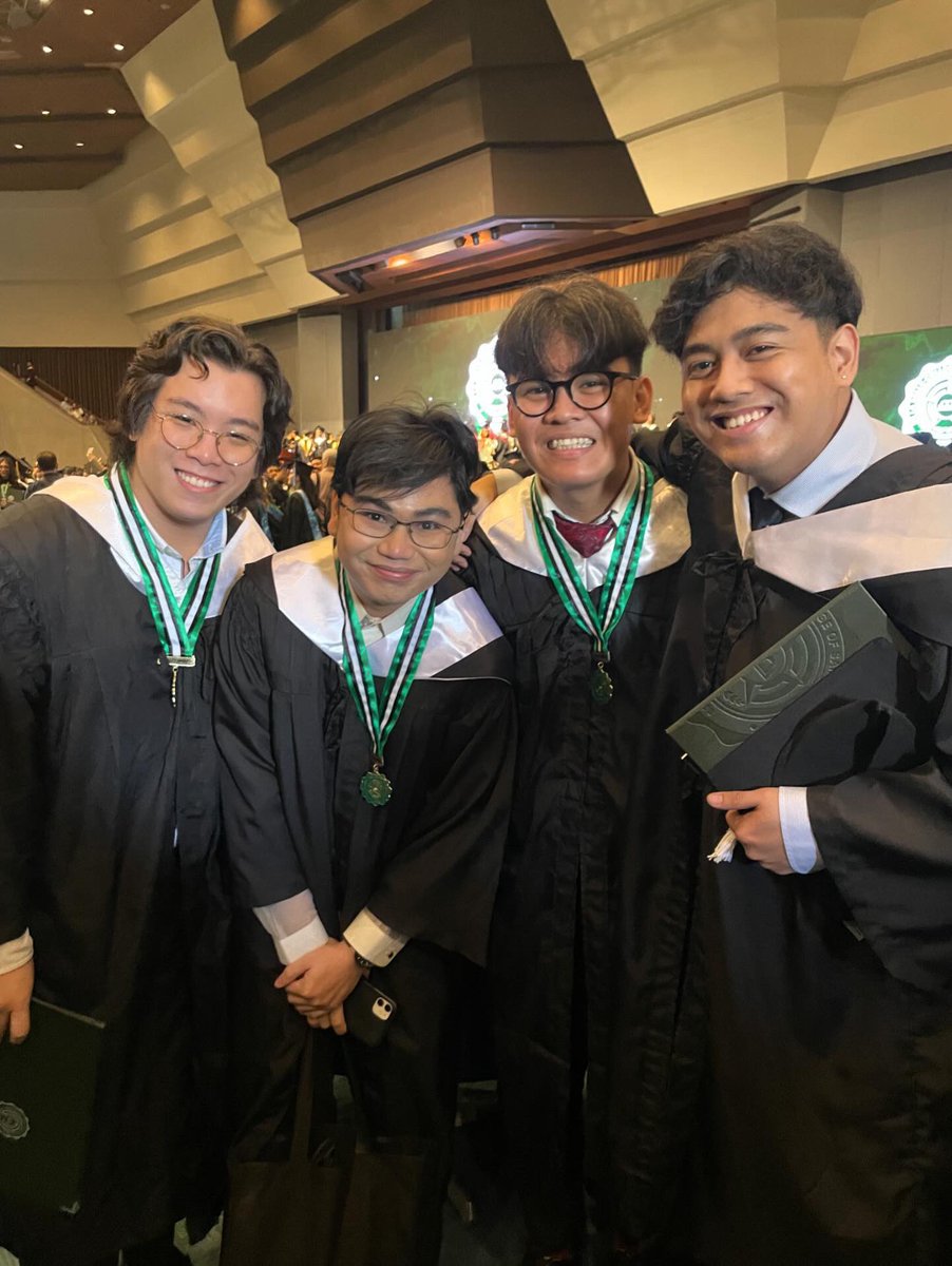 proud of our bandmates for graduating this weekend 🎓 @lukecasanova_ @gab_decastro16 <a href="/mr_sisleypaul/">sisley</a> @jysnfranz