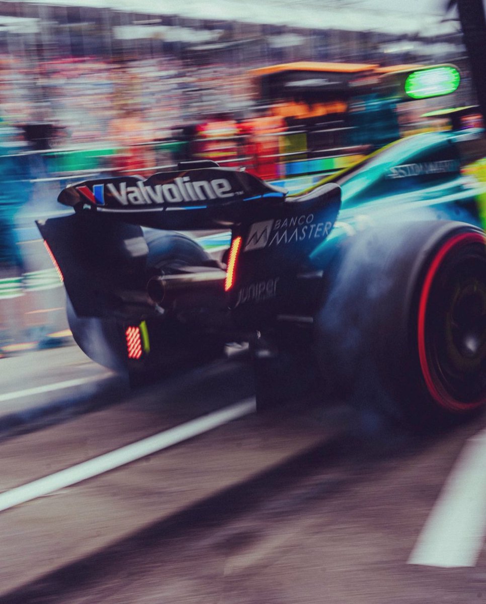 aston_F1_'s tweet photo. انطفأت الأضواء، وانطلق سباق جائزة استراليا الكبرى 2024. 

#فورمولا1 | #🇦🇺AustralianGP https://t.co/e4hgryVLjB