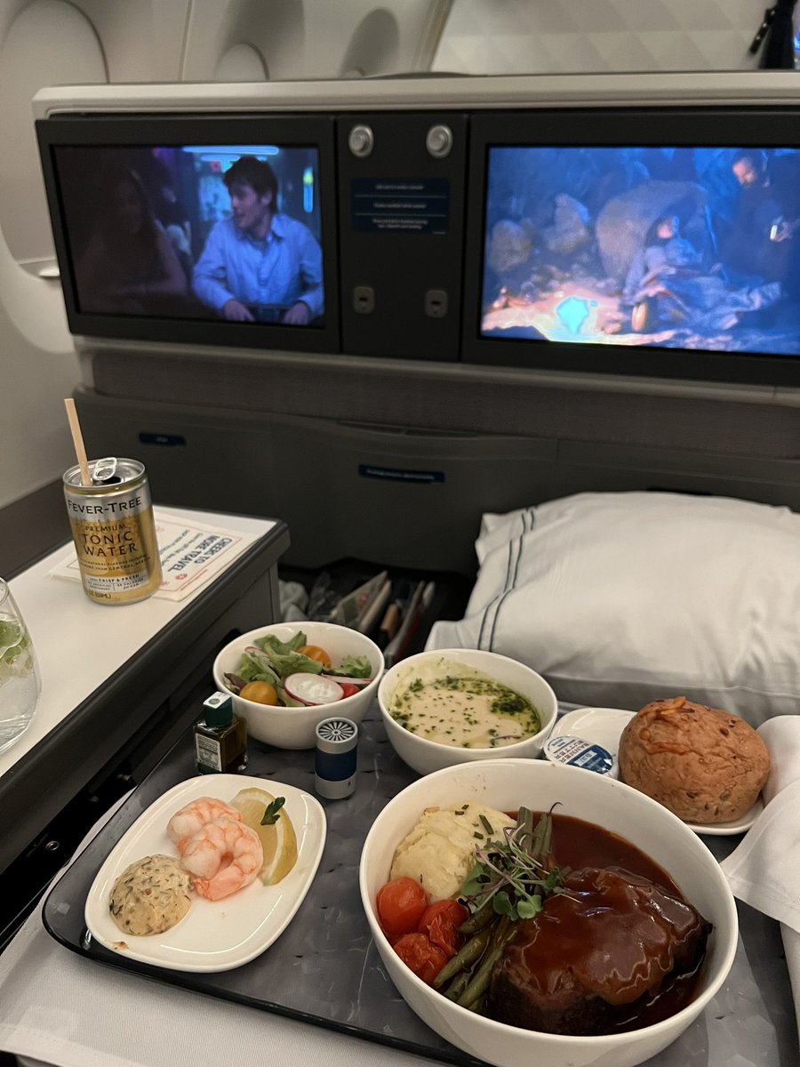 carolynoneil tweet media