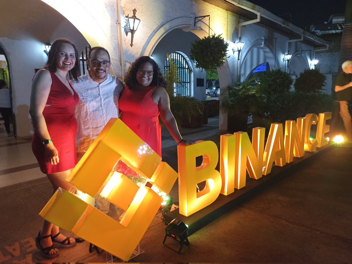 El equipo de @btctechno en el cierre de @elbitcoin_tour, powered by @BinanceLATAM #BinanceEnElBitcoinTour