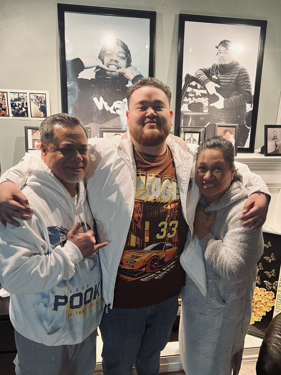 BUBBS_SMDB's tweet photo. @tearitoff4 I hope you're connected to my mother up there, my mother I know would welcome you as yours welcomed me. Your mom and dad miss you so much, but just know they good down here! #LLPOOKIE #ChangChang #AyeBluhLuhYuKuh https://t.co/44S8PFFOfW