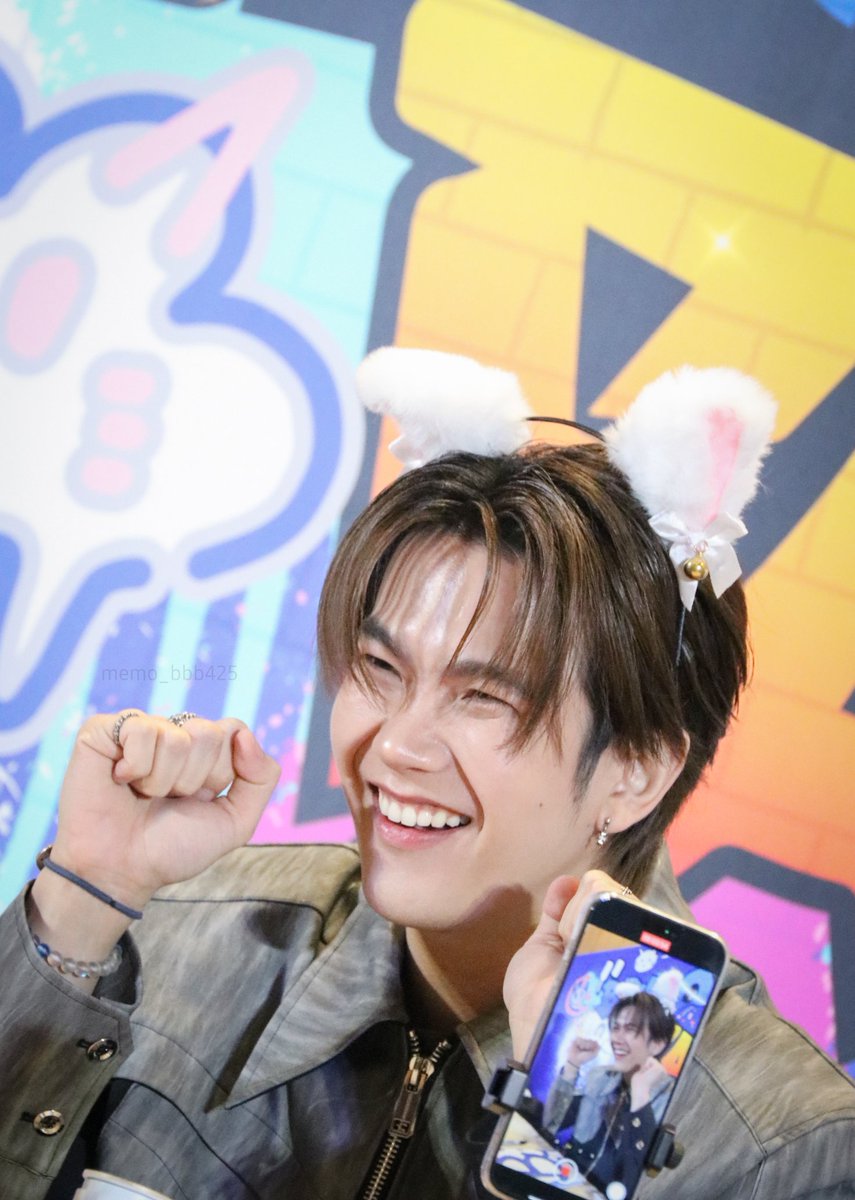 Meow meow ~~🐱

BYL FANSIGN BANGKOK D2
#Fansign2024BYLxBuild
#BEYOURLUVEFANSIGN2024
#BuildJakapan <a href="/JakeB4rever/">BIU.</a>