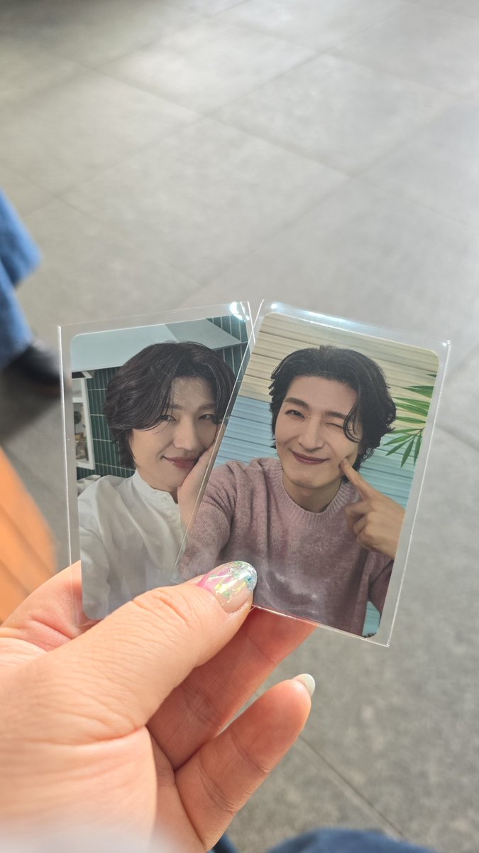 5만원이상 포카중 자몽호이랑 교환원해여
2개중에 원하는거 갯하세요~
오늘 공연장에서 하구싶어요^^
#손호영 #봄이왔호영 #포카교환