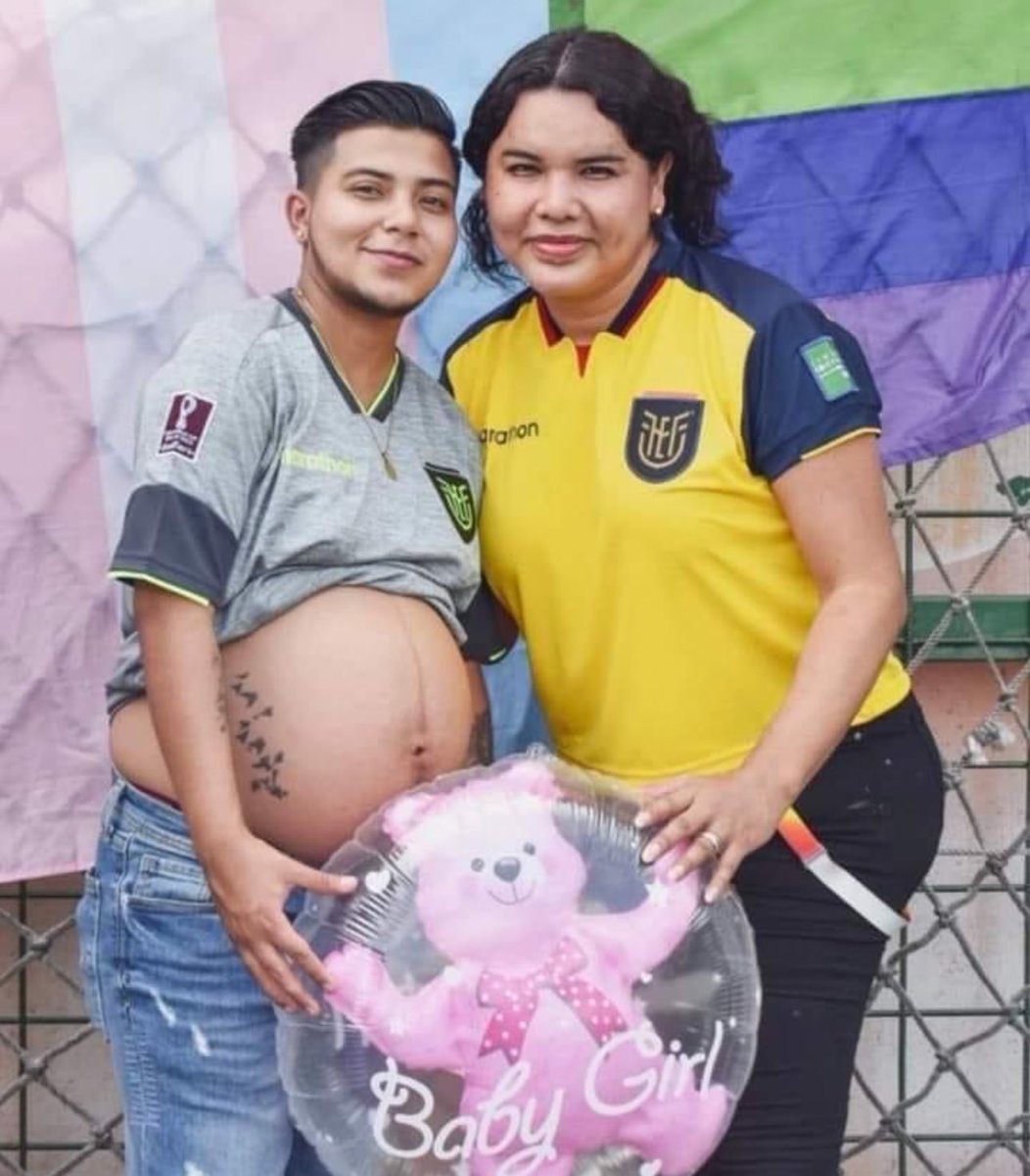 Mujer que se convirtio en hombre, queda embarazada🫄de un hombre que se convirtió en mujer 🤔🙄 Como le explicamos esto a los extraterrestres 🤷🏽‍♂️