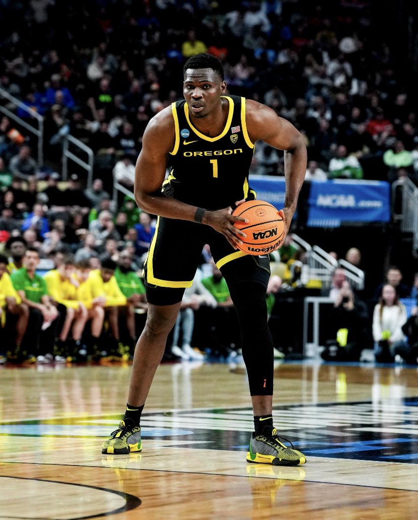 bwb_sports's tweet photo. N’Faly Dante tonight against Creighton 🍿 

28 Points 😤
20 Rebounds 🤯
2 HUGE Blocks 🖐️

Insane performance despite the loss 🦆 
#MarchMadness https://t.co/oxGUYWmrBg