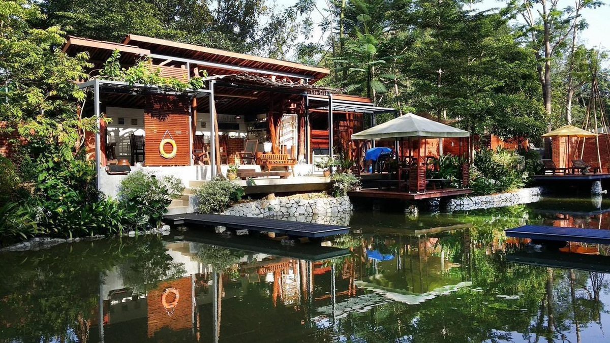 Cuti2KakiTravel's tweet photo. Tak nak naik ke Genting korang boleh staycation sini. Tempat cool giler kot. Villa ni bolehlah muat sekitar 15 org. Plan gathering dengan kawan-kawan kasi jadi. 

📍Ratu Rening Residency, Batang Kali, Selangor https://t.co/xXas1CMBY6