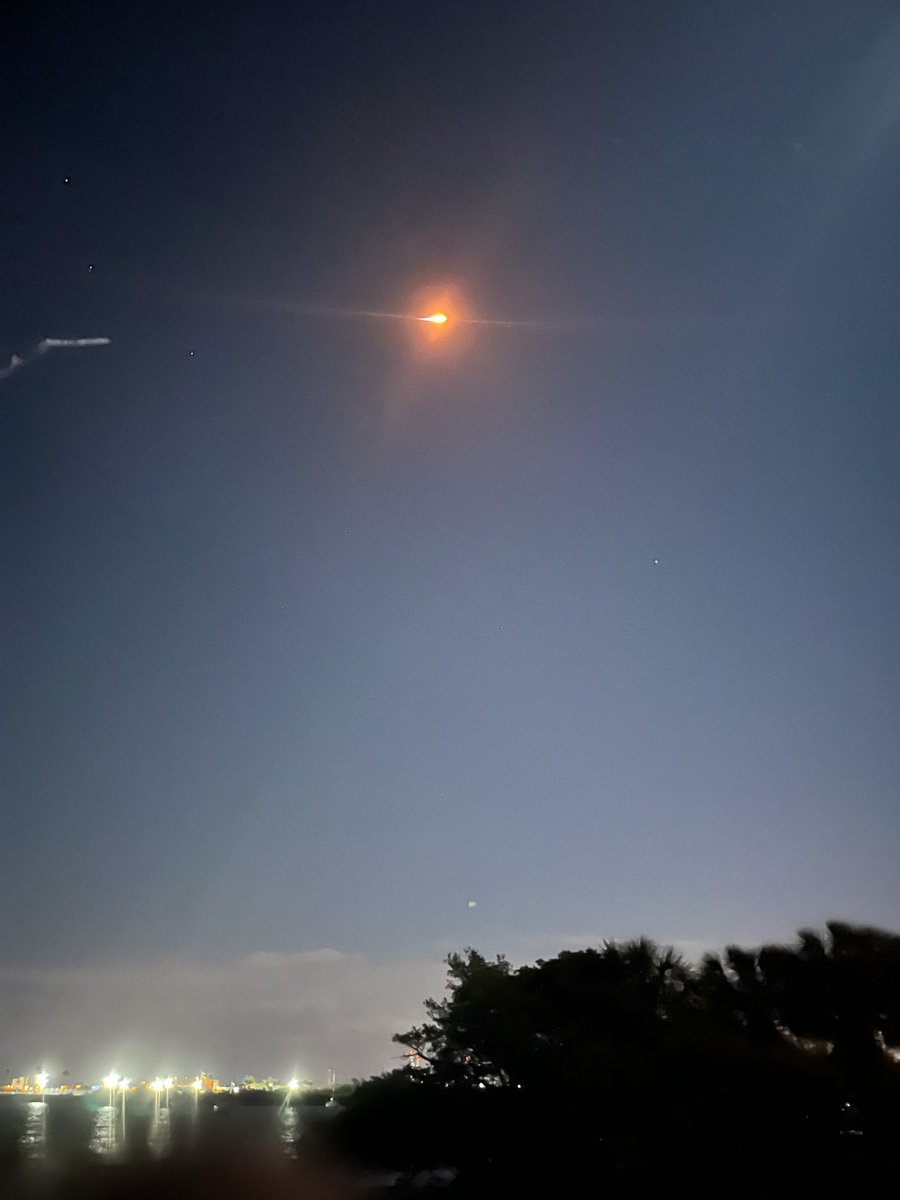 amitsnyc's tweet photo. I saw it live!! SpaceX Flacon 9 launch Cape Canaveral Space Force Station, Florida https://t.co/y4QR9ZkCjL