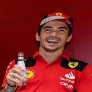 formulaux's tweet photo. Así se sentirán los fans de rb todos los fines de semana? https://t.co/VG22ep05fD