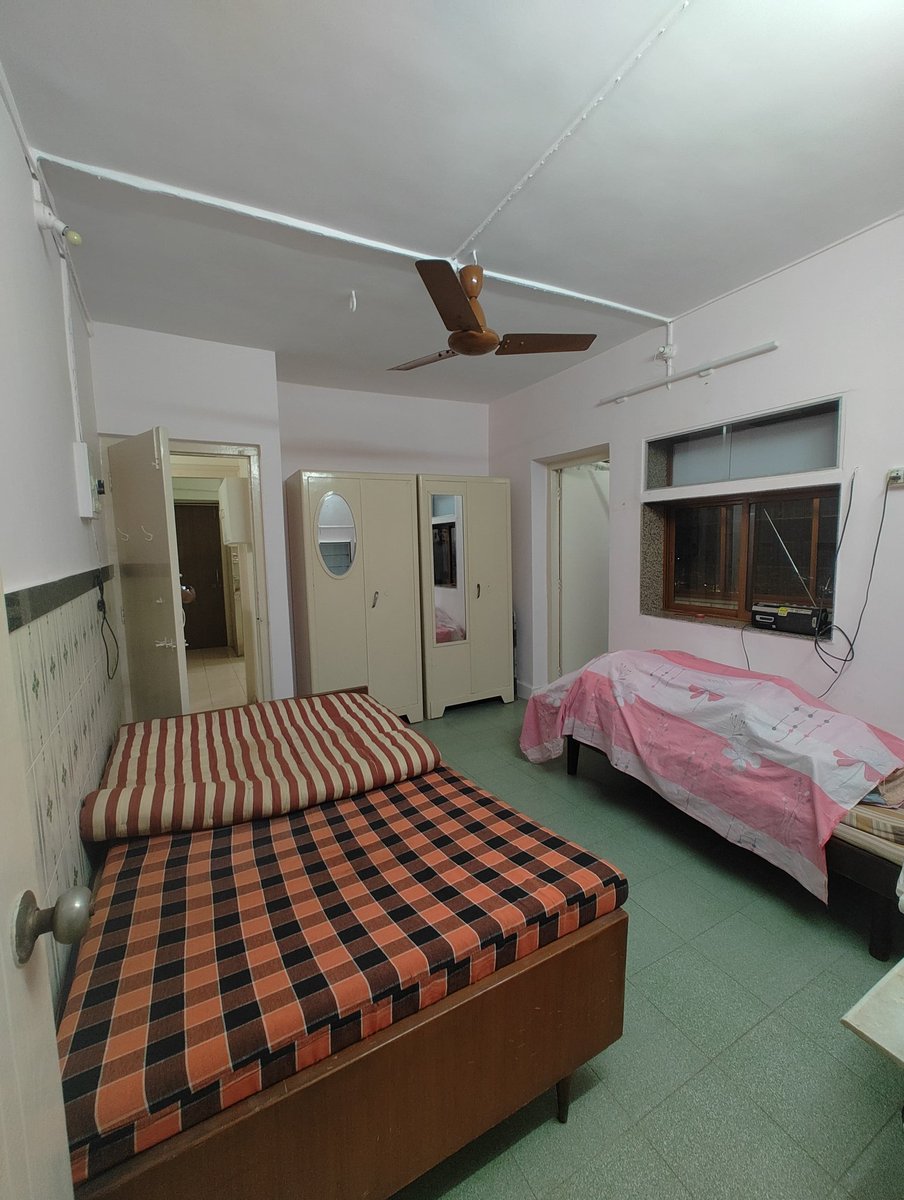 YUVI_NISH's tweet photo. Looking for tenants for a spacious (~1000 sq ft) semi-furnished 2BHK flat in Prabhadevi - Dadar!

Last mile connectivity through public transport &amp; proximity to several corporate locations. No restrictions on food, religion or relationships.

Please spread the word!

#Mumbai https://t.co/nwZw2IiCDP