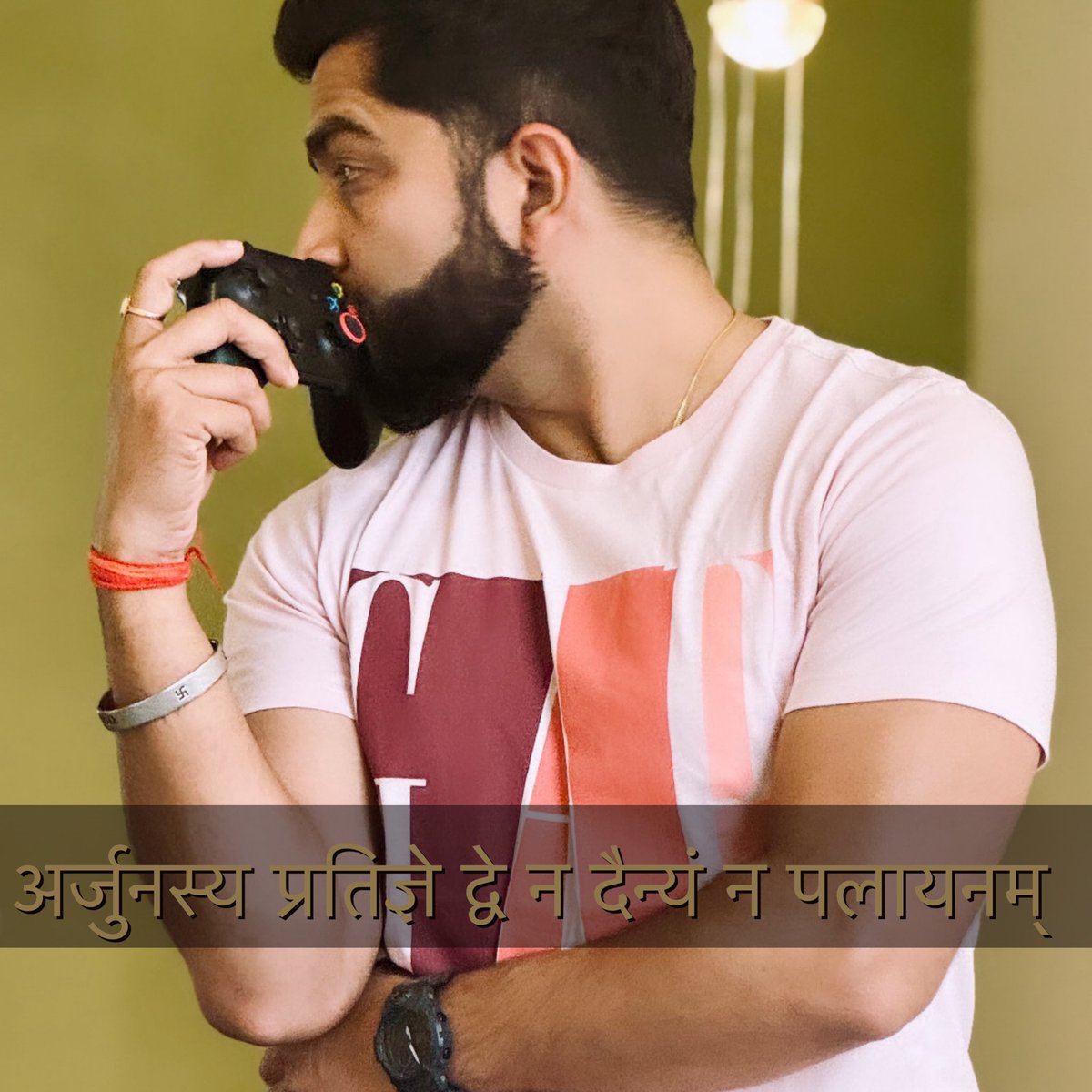 Predict4Success's tweet photo. Hindi Translation:
अर्जुन की दो प्रतिज्ञाएँ थीं — कभी असहाय न होना और कभी पलायन नहीं करना।

English Translation:
Arjuna had two vows — never to be helpless and never flee. https://t.co/B2A0UOzFfD