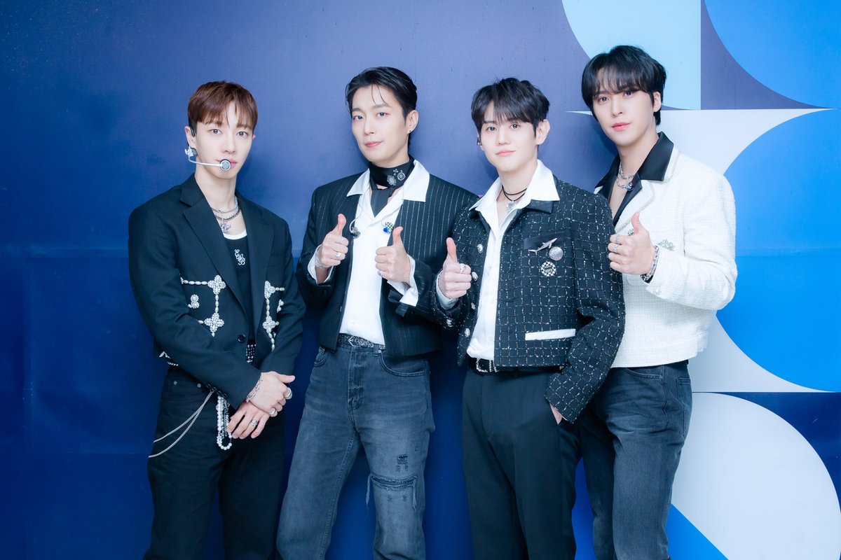 kpop_sbs's tweet photo. [👔] 240324 #착장인가 

잠시 후 오후 3시 30분! 
#인기가요 에서 만나요❤

#인기가요 #하이라이트 #HIGHLIGHT @Highlight_AUent https://t.co/vMwXPqyHuN