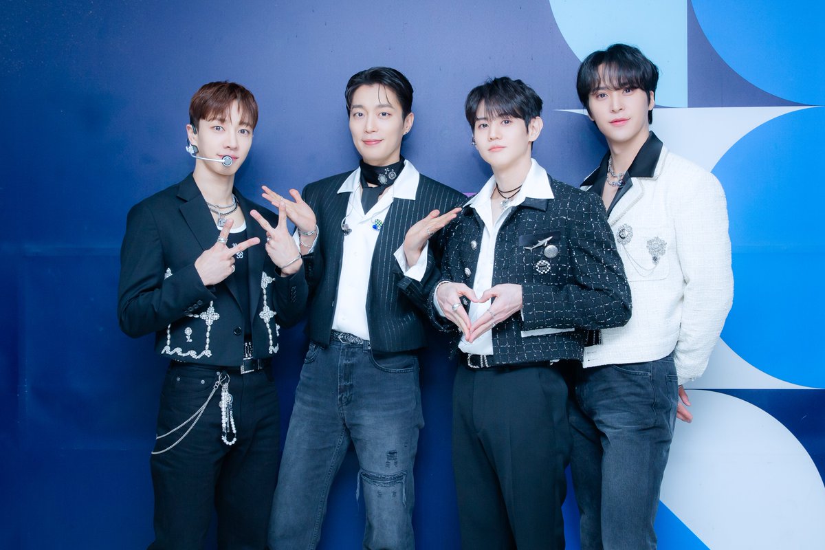 kpop_sbs's tweet photo. [👔] 240324 #착장인가 

잠시 후 오후 3시 30분! 
#인기가요 에서 만나요❤

#인기가요 #하이라이트 #HIGHLIGHT @Highlight_AUent https://t.co/vMwXPqyHuN