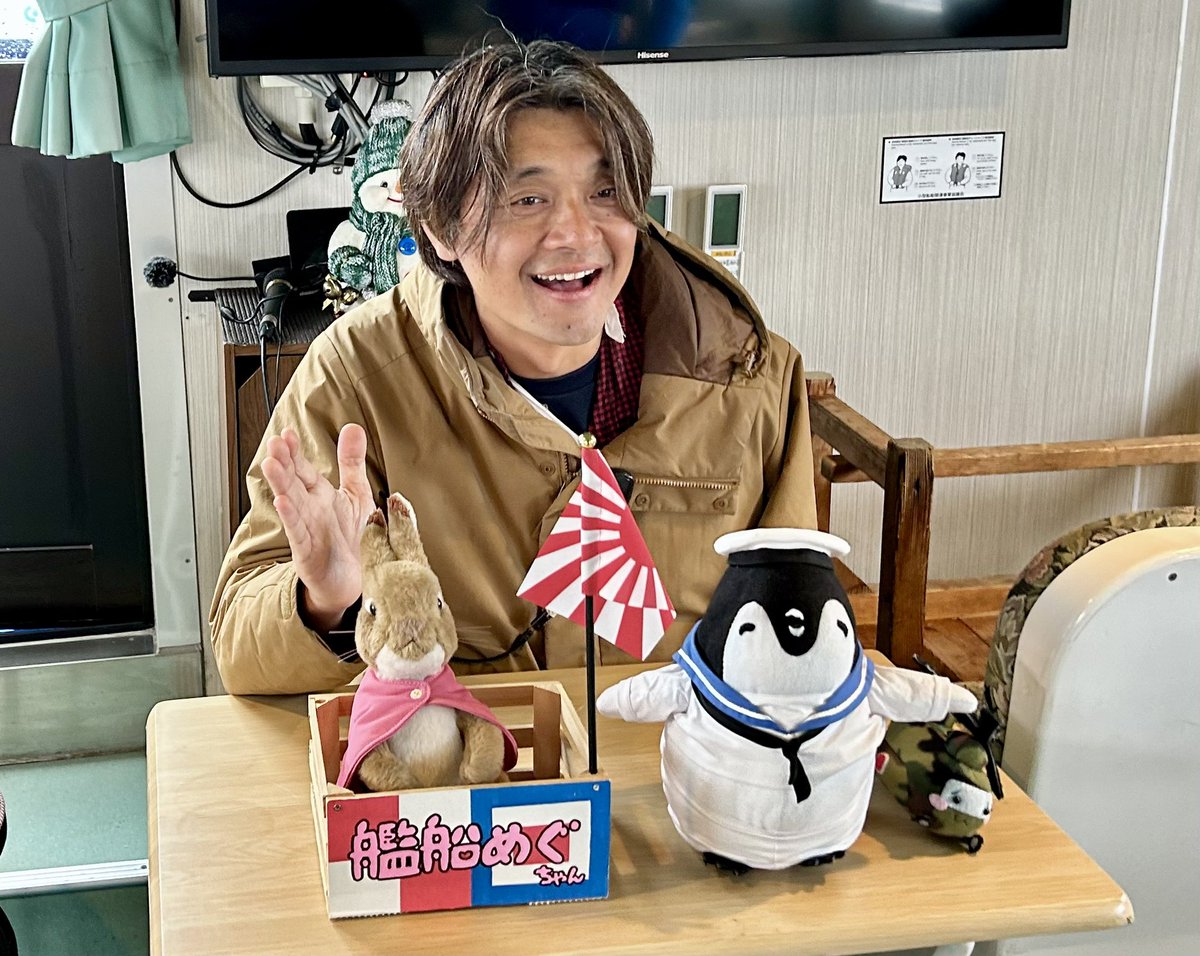 J_STORES_'s tweet photo. 「菊池雅之先生と行く呉艦船めぐり」
イベント無事終了しました。
天気悪い
かが昨日出航
はくげい昨日出航
という最高の条件のなか、
菊池雅之先生
ソラシド・レミさん
銀時提督先生
そしてご参加の皆さま、ありがとうございました！😄
それでは運営さん、運の無い責任を取り頭を丸めてきます！🧑‍🦲 https://t.co/xmYwAS0FF4
