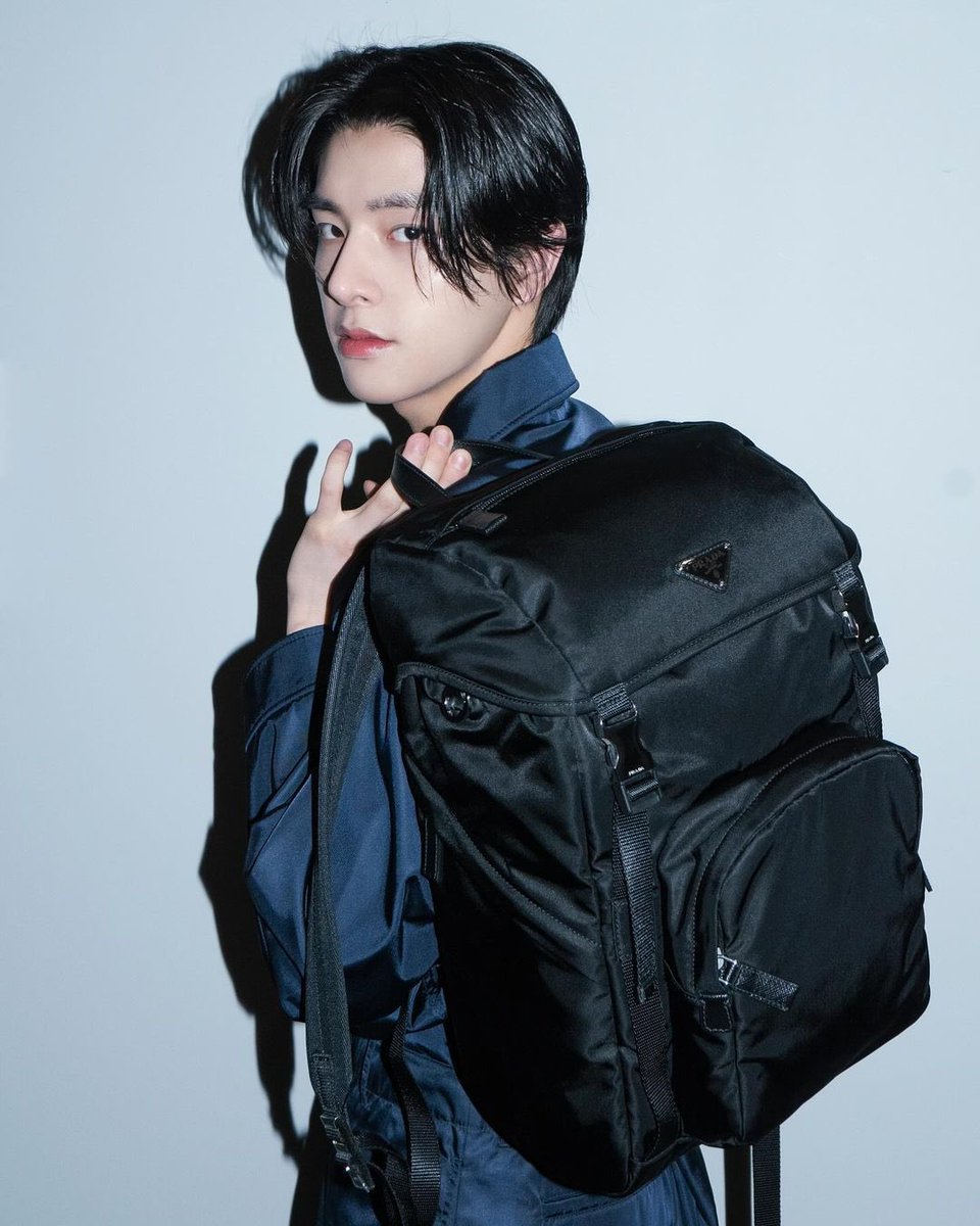 AsiaEnhypen's tweet image. INSTAGRAM | 240324

#ENHYPEN made a new post:

‘New Bag🖤 #Prada #PradaReNylon‘

#ENHYPEN #엔하이픈 @ENHYPEN_members @ENHYPEN