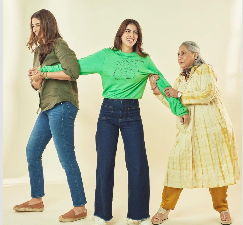 Three's company! ❤️

#JayaBachchan, #ShwetaBachchan and #NavyaNanda captured in a goofy moment.