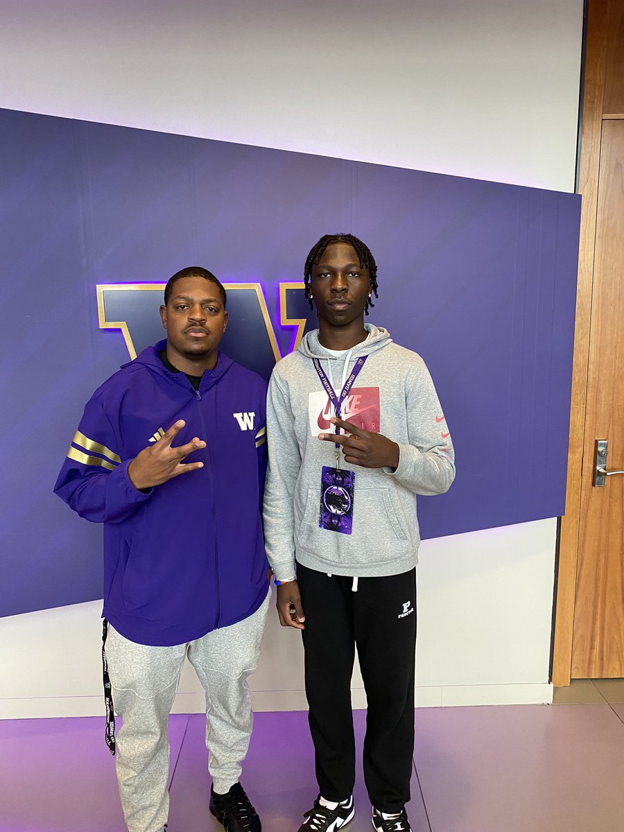 I had an amazing visit at the University of Washington. Thank you @CoachJRich for having me. @UW_Football @CoachRulli @B12PFootball @JeffBigDreamerH @UbiquitousPeace