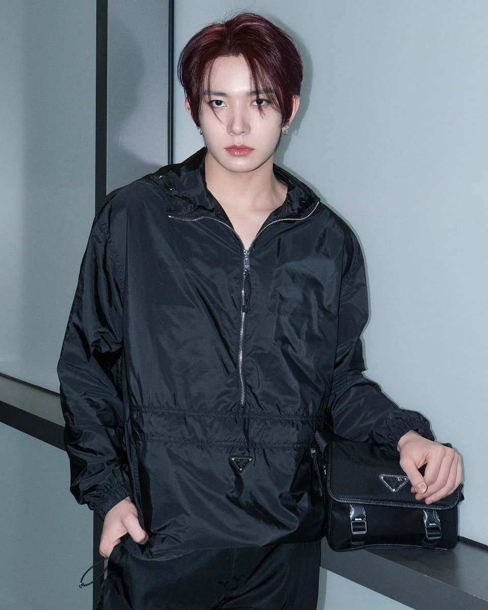 hsldreamy's tweet image. the face card that heesun has?!!?