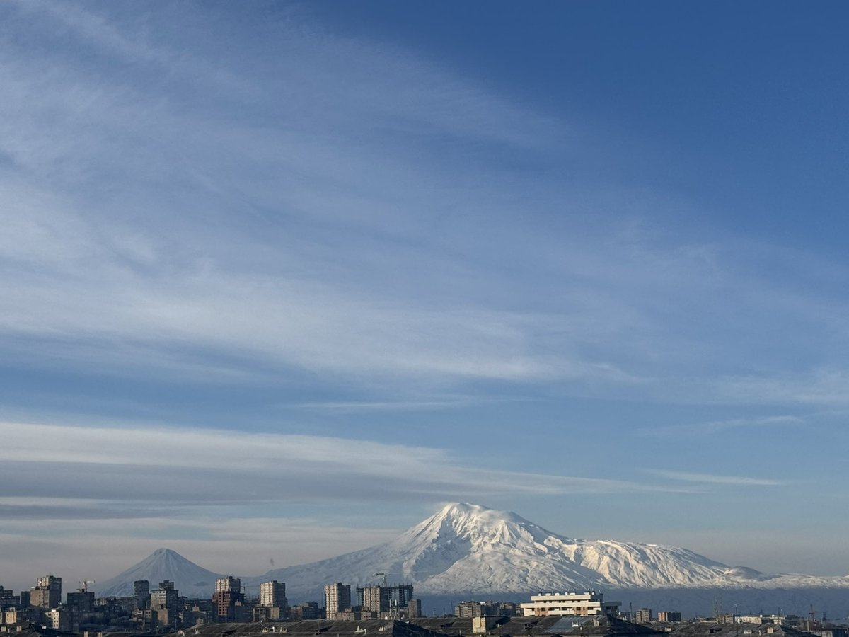 TatevikHayrape1's tweet photo. The magnificent Ararat today ❤️ https://t.co/9IH53pvN0c