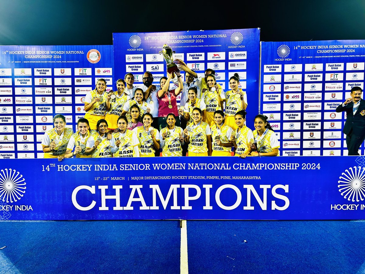 Nehagoyal_720's tweet photo. 14th Hockey India Senior Women’s National Championship 2024 
Team Haryana 🥇Champion🏆

#haryana #goldmedal #indiakagame #bharatkisherniya #lovehockey #hockey #athlete #neha32 #enjoy #happy #motivation #teamwork #together #playing #hardwork https://t.co/T4sQfW7qYQ