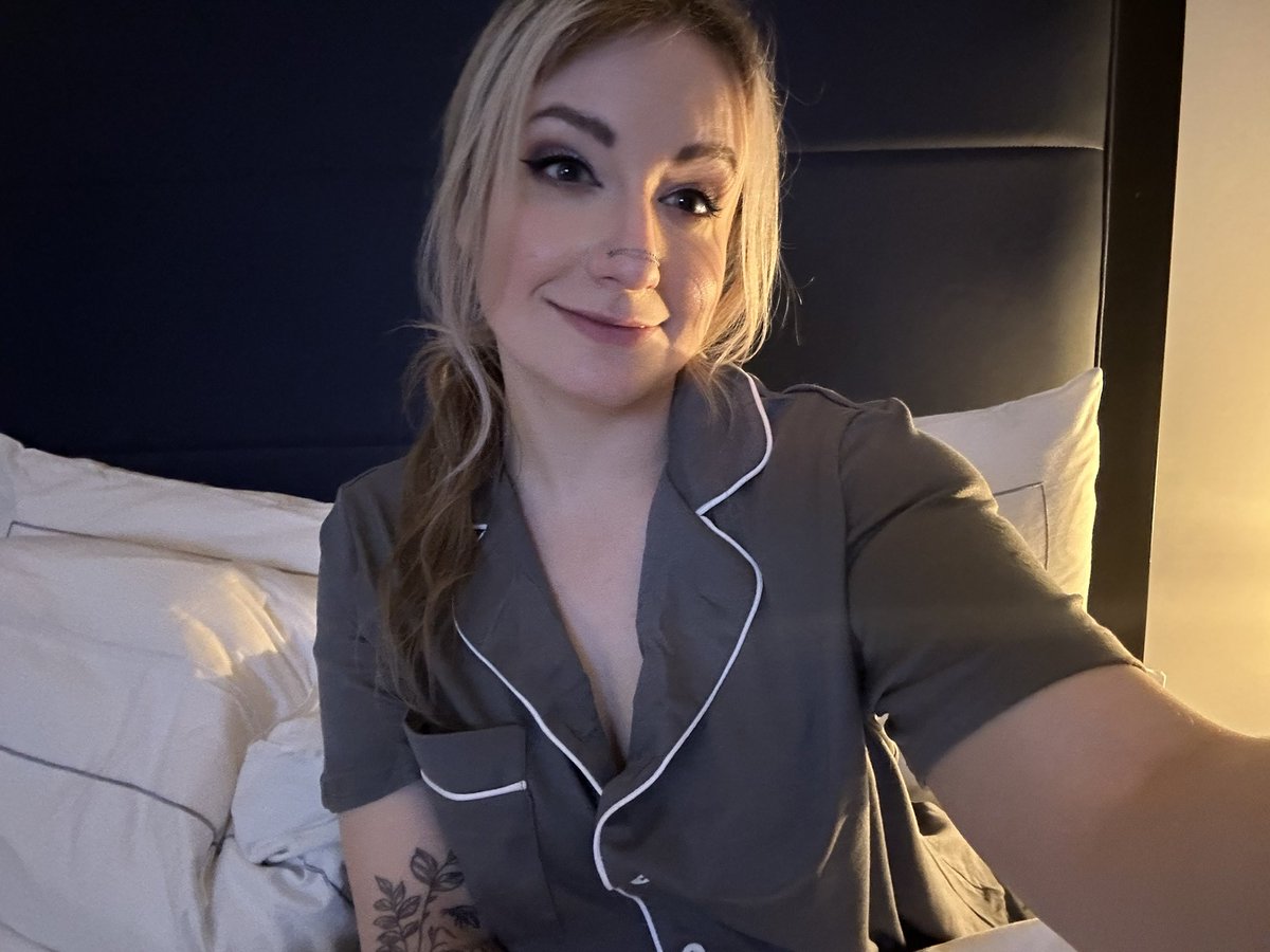 Phloggie tweet media