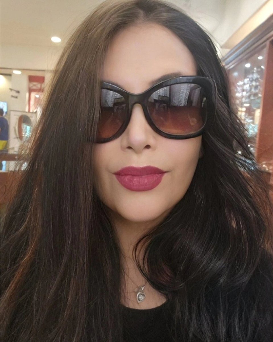 HappyGirley's tweet photo. Happy Saturday!  Sprintime has sprung, and it is sunglass shopping time again. Oh, what fun!  I just adore sprintime! ❤️😎🌷🌺🌹🦋🐇🐣🐤🐦🐞🦋 https://t.co/QGezp9mJUP