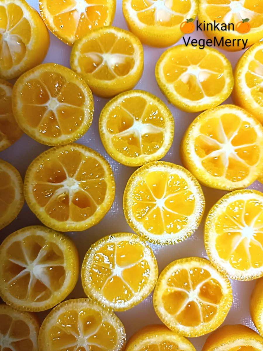 VegeMerry's tweet photo. こんにちは👨🍳
創作準備中🫐👩🍳
雨よく降ってます☔
のどを大切に🍊🙋
🎁あいことば #クーポン 🎁
再販 【のどにやさしい】
無添加 きんかんマーマレードhttps://t.co/xgXNMZfbLm
今日も #美味しい 1日を🎶
#minne #vegemerry #ベジメリー https://t.co/fBOtOF9sqA