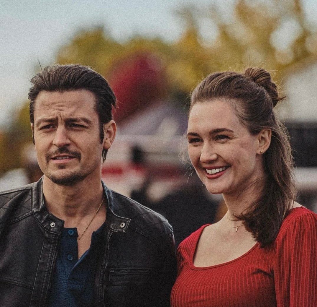 Zar496's tweet image. Wow from the live tweets it looks like everyone super enjoyed #ShiftingGears 😊
#KatBarrell #HynEarpAbles

📸 Tyler Hynes IG