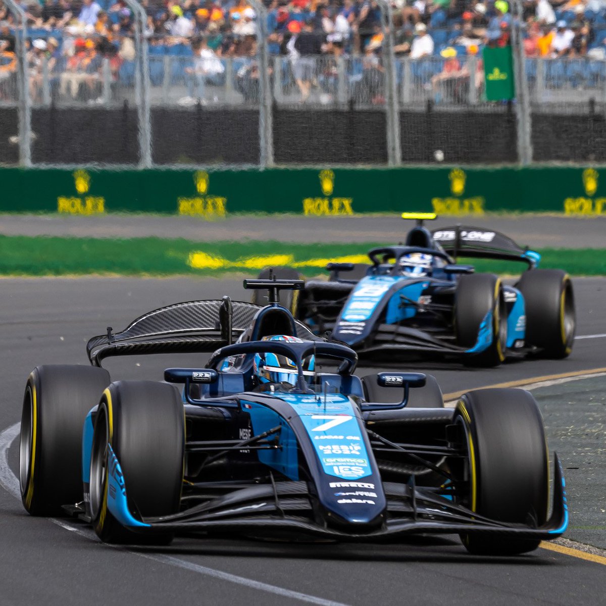 DAMS Lucas Oil a eu un très bon rythme à Melbourne, Australie, lors des deux courses de la troisième manche du championnat de Formule 2. Lisez la suite ici : damslucasoil.fr/2024/03/24/le-… #F2 #AllezLesBleus #AustralianGP #DAMSLucasOil