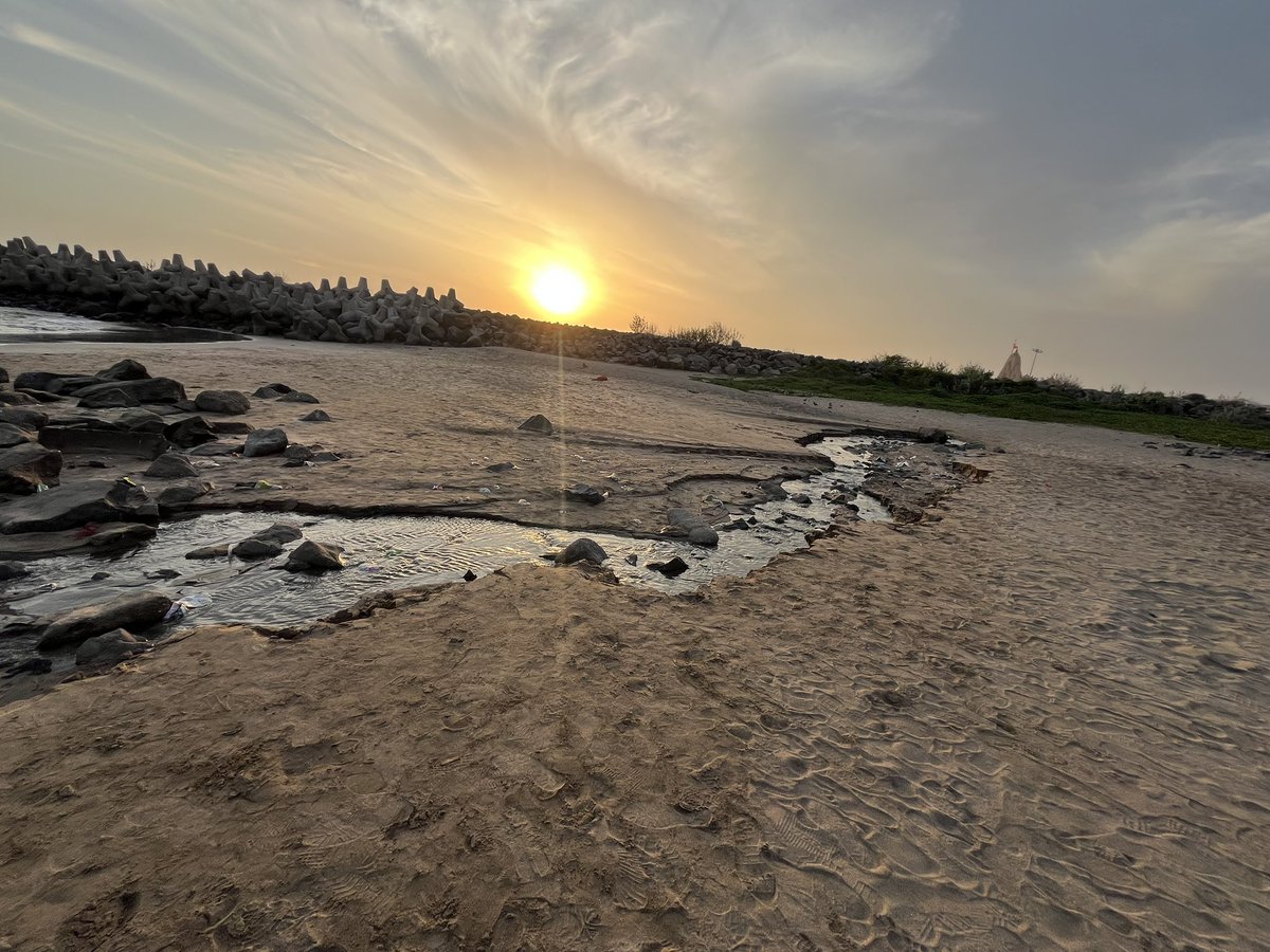meetnvora's tweet photo. @GujaratTourism @Bhupendrapbjp @hareets @Mulubhai_Bera @narendramodi Somnath Temple Ocean — Sewage gutter water flowing directly into the ocean is a significant environmental concern that poses serious threats to marine life and human health. https://t.co/A9pQbMYdib