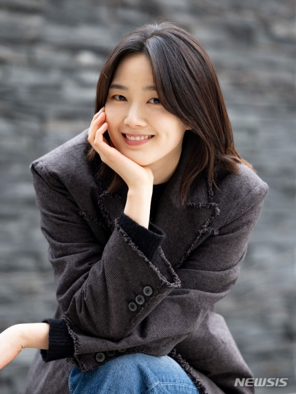 KDramaHandle's tweet photo. #MyLovelyBoxer actress #DoEunHa credits #HeoSungTae in her journey from an ordinary office worker to pursue her dream of acting, “I grew my dream by watching Heo Seong-tae.”

She is set to appear in upcoming dramas like #PrefabricatedFamily and #TheJudgeFromHell. https://t.co/CQtUBPnLSU