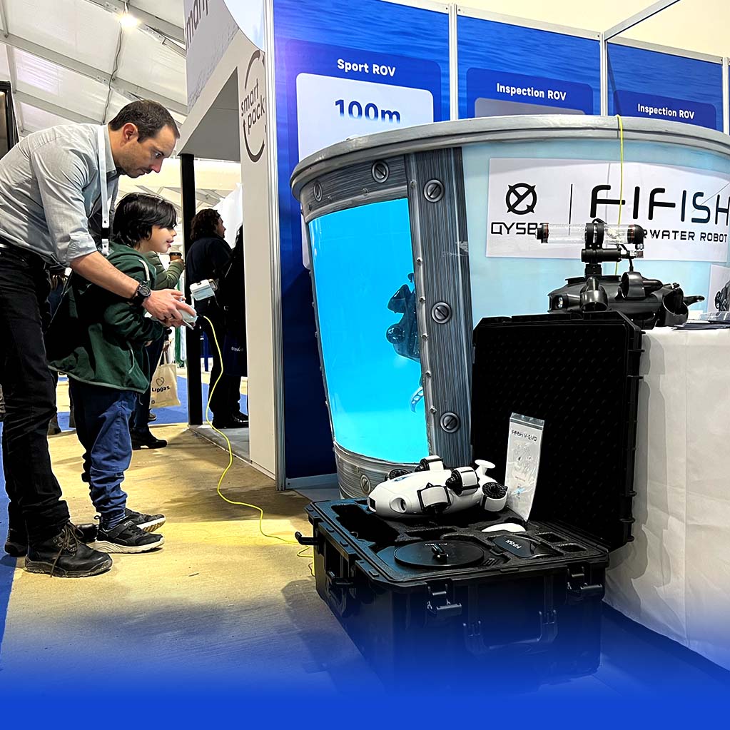 QyseaFifish's tweet photo. Creating bonding moments with the FIFISH 🐟🌊

A father tests out the FIFISH AI ROV with his son at Aqua Sur 2024.

Thank you for having us, and see you again soon!

#AquaSur #Aquaculture #ROV #Innovation #PuertoMontt #Chile 🇨🇱 https://t.co/GkwTGefXWr
