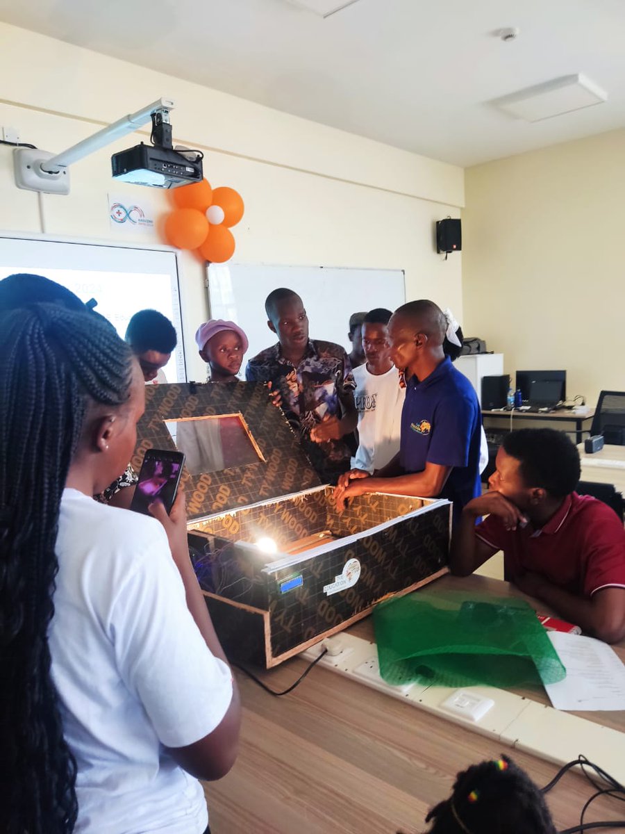 ItechclubZetech's tweet image. Arduino Day 2024 event was a huge success. We had industry experts sharing their insights on innovation and entrepreneurship.
We thank everyone who attended the event!
#Arduinoday @arduino @ZetechUni