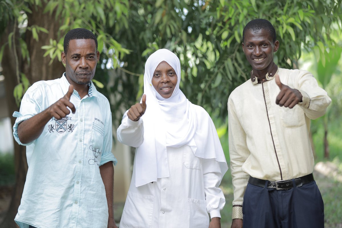 'By working together, we can bring about a positive change and create a future free of TB'. On this #WorldTBDay healthcare providers &peer educators at the Kidongo Chekundu Medication-Assisted Treatment (MAT) clinic in Zanzibar stand in solidarity for this cause.#YesWeCanEndTB 🤝