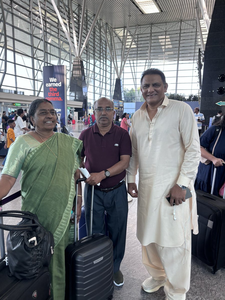 You know you will have a good day when you bump into one of your cricketing hero’s at the airport. <a href="/azharflicks/">Mohammed Azharuddin</a> is such a gentleman and my dad was happy to get a pic clicked with him. 

I used to always have my T-shirt collar up-straight while fielding. Those were the days ❤️