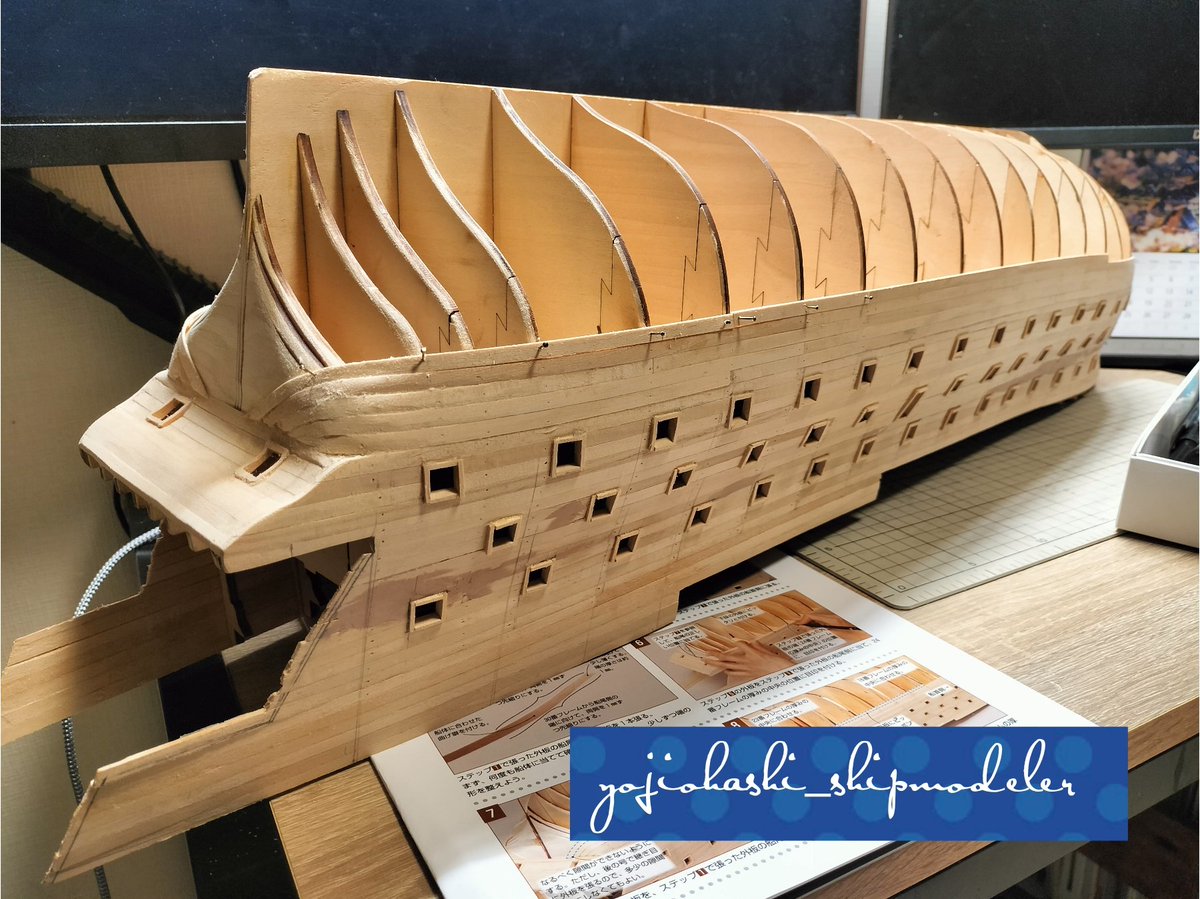 1/84 HMS VICTORY Battleship (Deagostini)⁡⁡
Planking the outer panel.
船体下部の外板貼りボチボチ進めてます
⁡#modelship #modelshipbuilding #modelships #modelshipping  #battleship  #modeler #模型製作 #帆船模型  #帆船  #hmsvictory  #deagostini  #hmsvictoryship