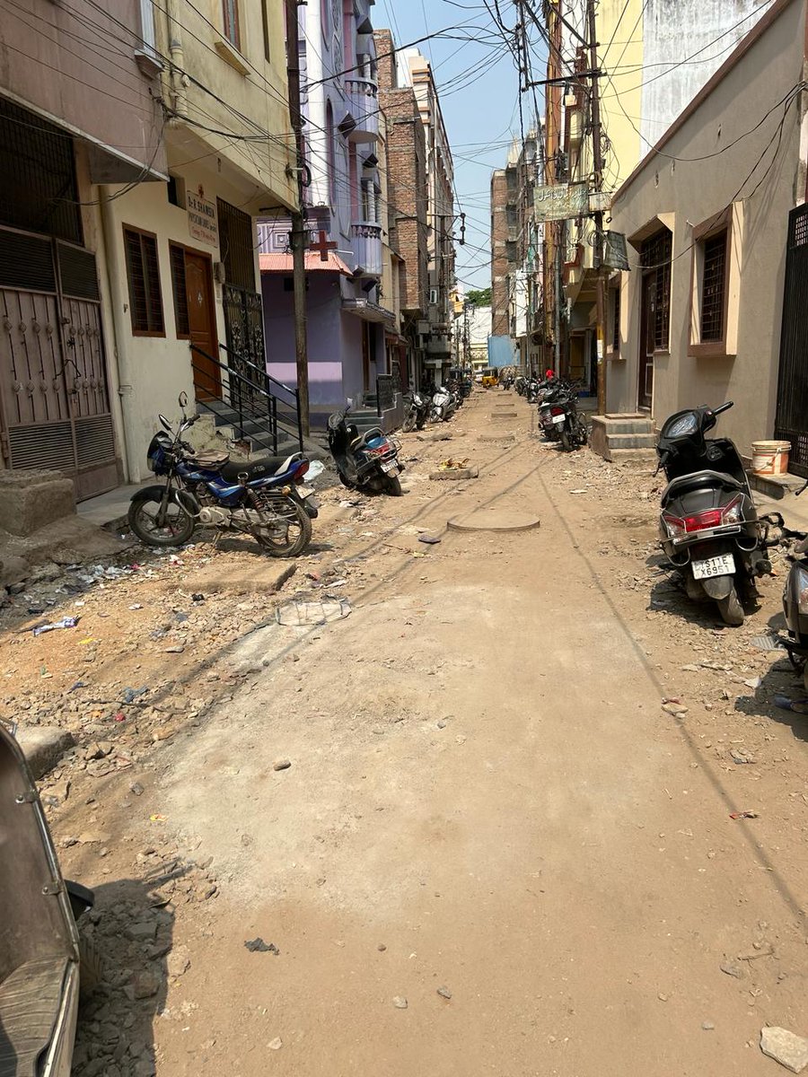 citizenwatcher0's tweet photo. Work has been stopped. Why is it you have to be so ignorant of doing your own job. Feels like people of old city are considered as third grade citizens.
@CommissionrGHMC @GadwalvijayaTRS @aimim_national https://t.co/GBBemXmQYD