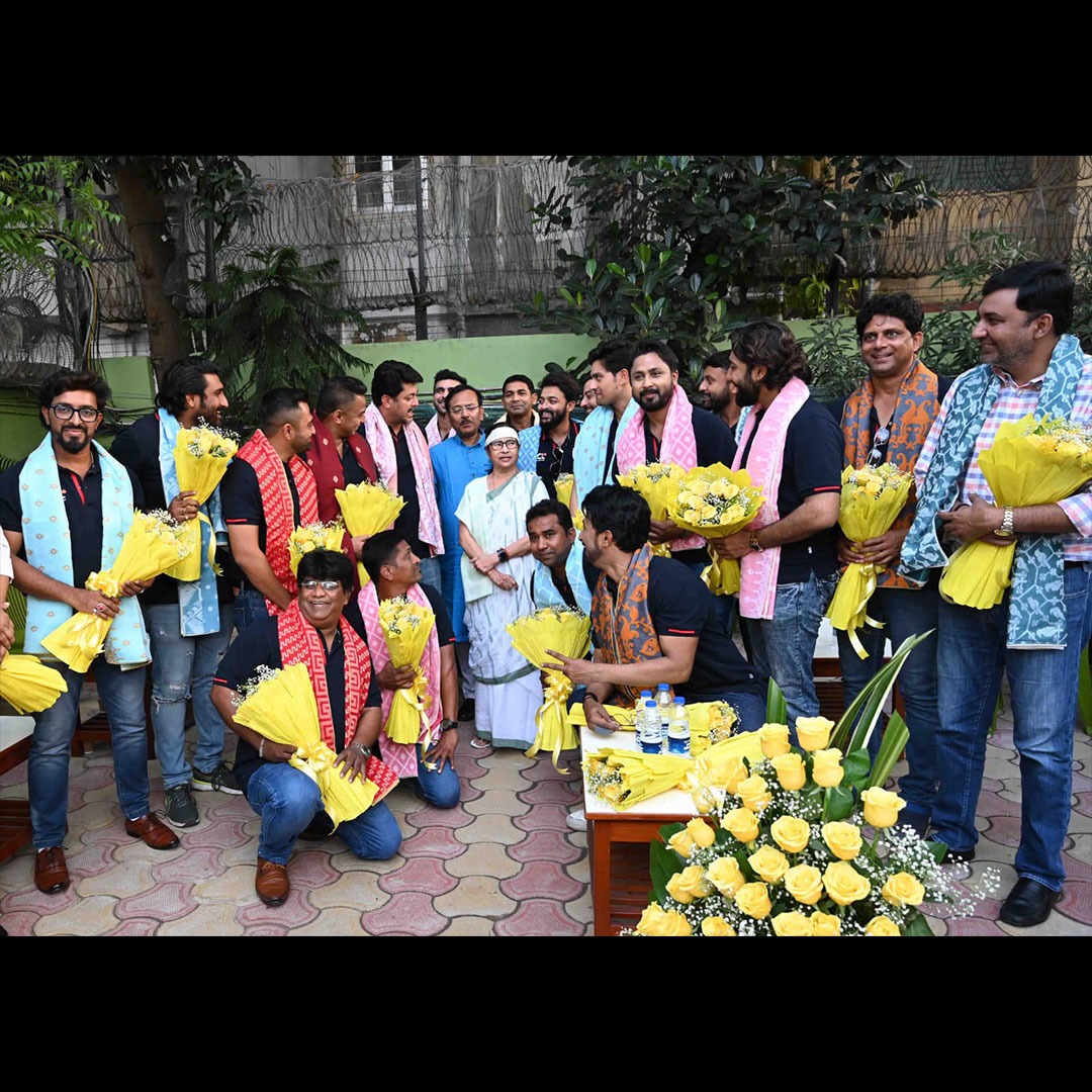 মাননীয় মুখ্যমন্ত্রী শ্রীমতি মমতা বন্দ্যোপাধ্যায় -এর অভিনন্দন এবং শুভ কামনার জন্য জানাই আন্তরিক ধন্যবাদ ।🙏 . @MamataOfficial @Jisshusengupta . . #CMFelicitation #MamataBanerjee #HeartfeltCongratulations #ChampionTeam #CC10 #CCLChampions #BengalTigers #BengalTigersTeamOfficial