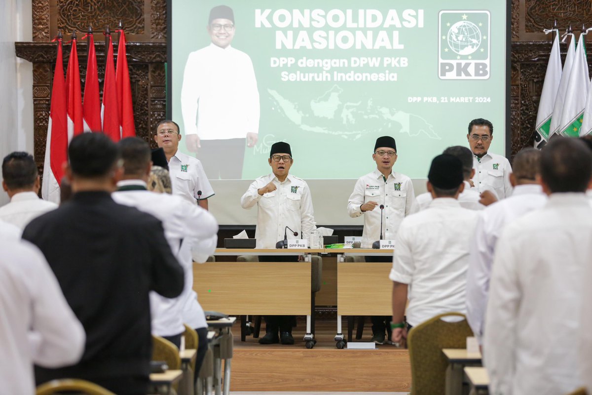 Berjuang terus karena memang takdirnya,
Bergembira terus karena memang itu kekuatanya
Semangat terus karena itu modalnya
Yang berhasil jadi DPR istighfarlah
Yang gagal berhamdalah lah