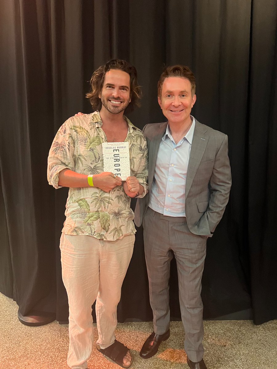 Meeting of minds with the brilliant @DouglasKMurray #DouglasMurray. A night of thought-provoking conversation and new insights. #intellectualexchange #thoughtleaders #booksigningevent #inspiringauthors #mindfulconversations #uncomfortableconversations #enmoretheatre #auspol