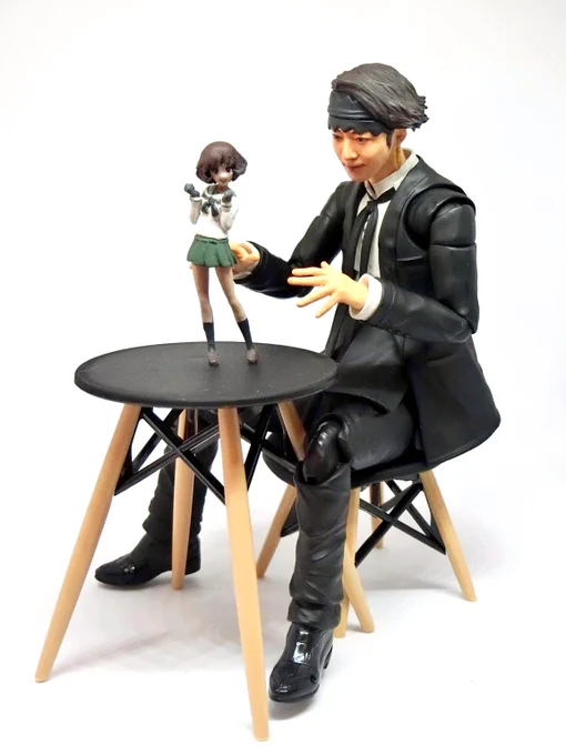 フィギュアーツの露伴先生の首の延長手術が完了したのでその辺にあるフィギュアで遊んでもらいました。やはりジョジョ関係のフィギュアと相性が良く見える#岸辺露伴 #岸辺露伴ルーヴルへ行く #高橋一生 #フィギュアーツ 