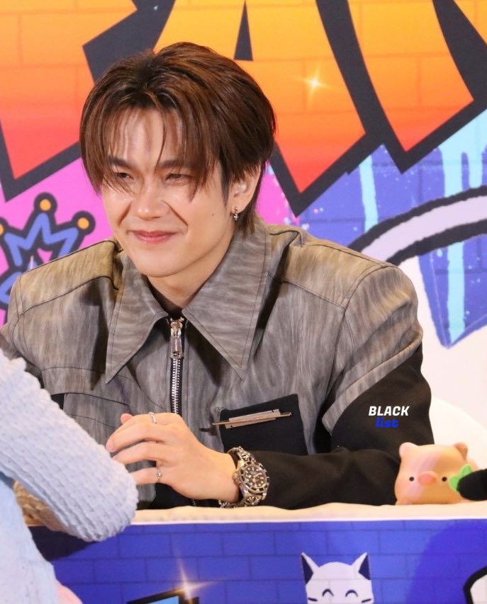 BLACKLISTBBB's tweet photo. 🔵 24.03.24 | @JakeB4rever 

𝙀𝙣𝙟𝙤𝙮 𝙩𝙤𝙙𝙖𝙮. 🌻🦋

BYL FANSIGN BANGKOK D2
#Fansign2024BYLxBuild
#BuildJakapan https://t.co/UuxdZapB7m
